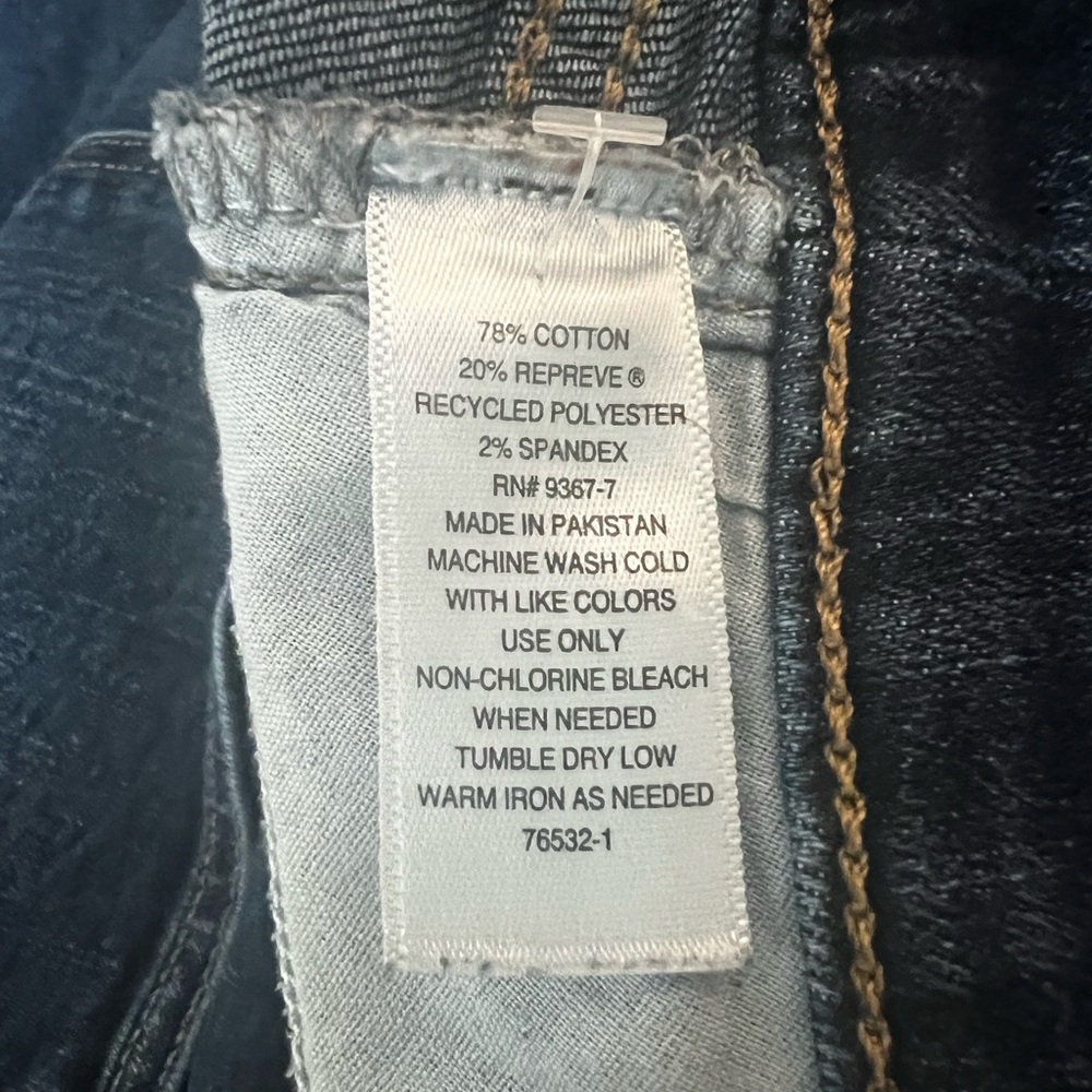 St. John’s Bay straight leg cuffed crop jeans…size 14. Great condition. - Picture 6 of 6
